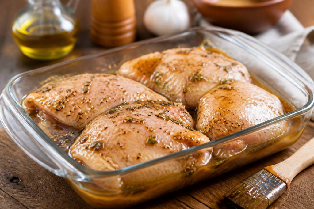 Marinade pour cuisses de poulet : recette savoureuse et conseils pour une viande tendre